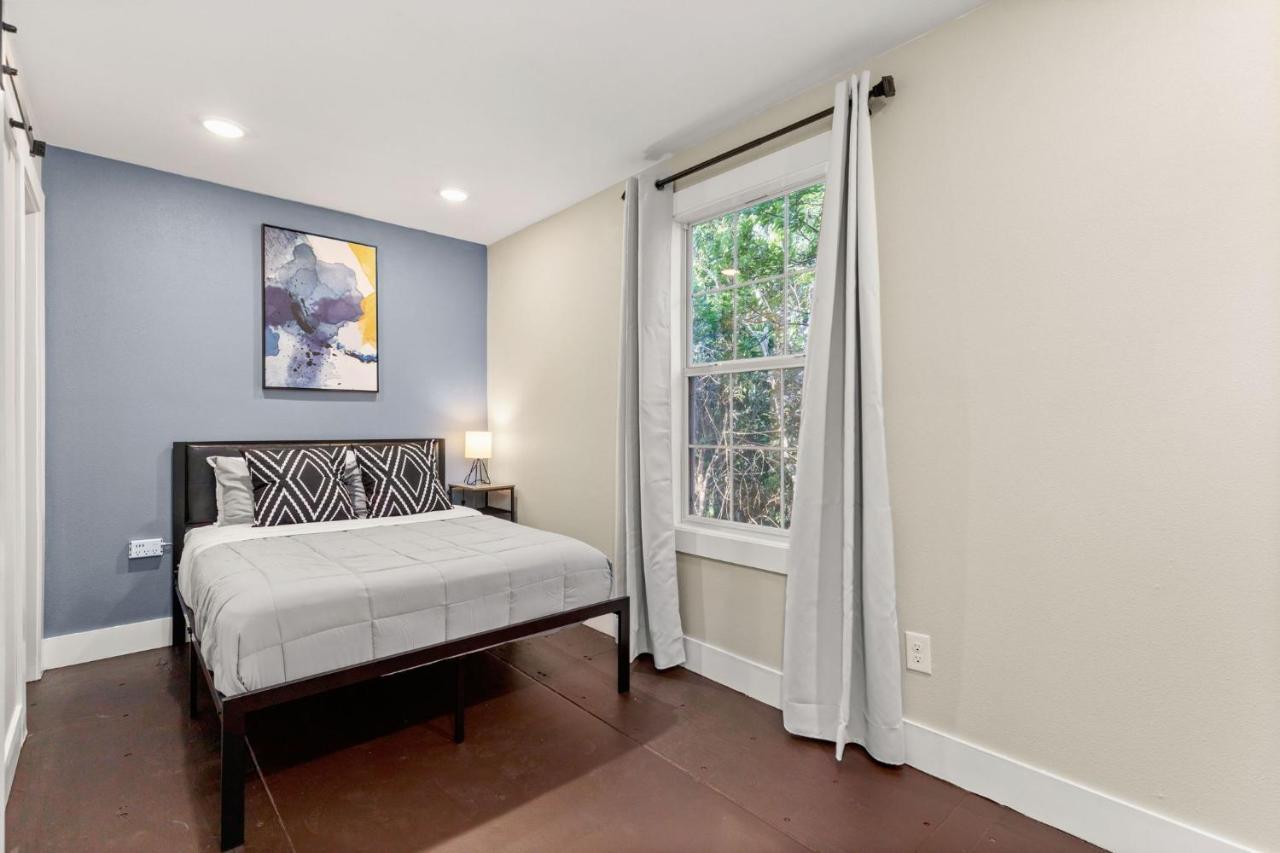 Divine Cargo Apartment San Antonio Exterior photo