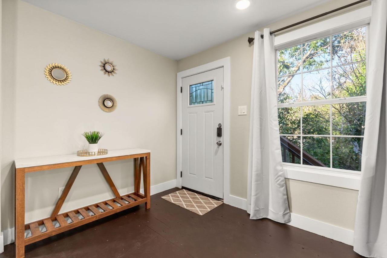 Divine Cargo Apartment San Antonio Exterior photo